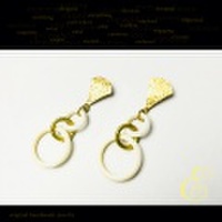 ピアス　brass×ボーンビーズ　E-pi-0022