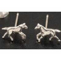 馬 ピアス K18WG (うま/午/ホース/horse/18金ホワイトゴールド ) 干支が午年の人や、乗馬や競馬(ホースレーシング)がお好きな方へのプレゼントにも最適。【送料無料】