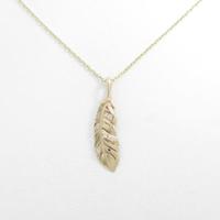 K10YG／K10PG フェザー ダイヤモンドネックレス