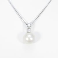 K18WG／PT シロチョウパールネックレス