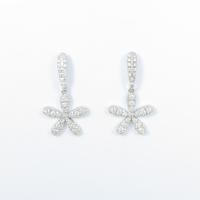 K18WG フラワー ダイヤモンドピアス