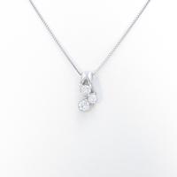 PT スリーストーン ダイヤモンドネックレス