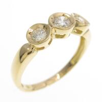 K18YG スリーストーン ダイヤモンドリング