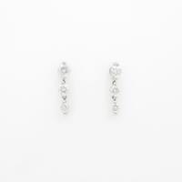 PT スリーストーン ダイヤモンドピアス