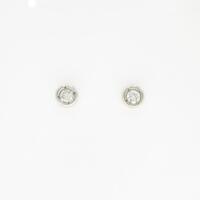 PT ソリティア ダイヤモンドピアス