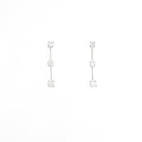 PT スリーストーン ダイヤモンドピアス