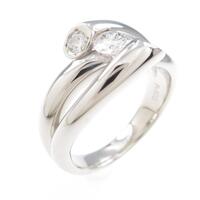 PT スリーストーン ダイヤモンドリング