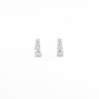 PT スリーストーン ダイヤモンドピアス