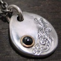 K-SMITH　唐草メタルペンダントトップ　【大、天然石付き】