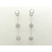 K18WG(ホワイトゴールド)スリーストーンダイヤモンド0.3ctピアス [y060133]