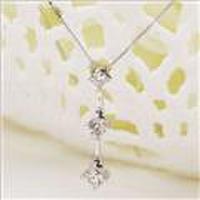 【送料無料】ジェムケリーK18ホワイトゴールドスリーストーンダイヤモンドネックレス