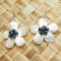 ハワイアンアクセサリー シェルピアスとイヤリング プルメリア淡水パールミニ