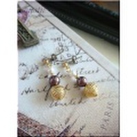 バーガンディー×ゴールドカラーのパールピアス/イヤリング