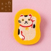 日本のこものブローチ　招き猫　カランコロン京都《にっぽん CHA CHA CHA》　Brooch of Japanese motif, Beckoning cat
