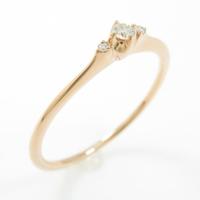 4゜C スリーストーン ダイヤモンドリング