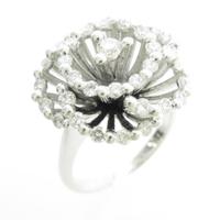 750WG フラワー ダイヤモンドリング