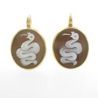 ポメラート スネーク シェルカメオピアス