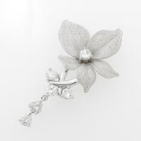 K18WG フラワー ダイヤモンドペンダント