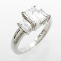 プラチナダイヤモンドリング 1．025ct・F・VS1・エメラルドカット