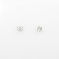 PT ソリティア ダイヤモンドピアス