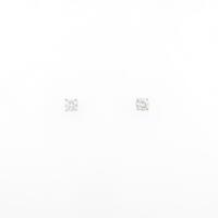 K18WG ソリティア ダイヤモンドピアス