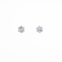 PT ソリティア ダイヤモンドピアス