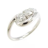 トリロジー スリーストーン ダイヤモンドリング