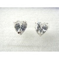 ちらりと見せたいシンプルハートのK14WG(ホワイトゴールド)キュービックピアス [y060064]