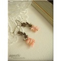 コーラルピンクのヴィンテージピアス/イヤリング