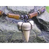 シックなボーンビーズ★サメ歯化石チョーカー【TCK-3E-001】