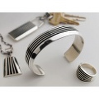 ナバホ　02-0019　フランシス・ジョーンズ作　エッジプレート・ブレスレット　3トラック　17mm幅