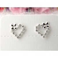 ハートと四つ葉のクローバーがコラボレイトしたK14WG(ホワイトゴールド)キュービックピアス [y060100]