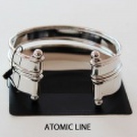 ヨーロッパで大人気！メタリックブレスレット★開口バングル