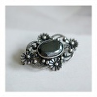 英国ヴィンテージARTS & CRAFTS フラワーモチーフヘマタイトシルバー製ブローチ