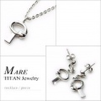 金属アレルギー対応のチタンジュエリー/チタンアクセサリー　敏感肌の方におすすめな金属アレルギー用ペンダント＆ピアス セット　MARE/マーレ　プラチナイオンコーティング チタンペンダント＆ピアス セット セット［ミラー仕上げ］ ［送料区分：A］［お取り寄せ商品］