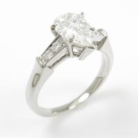 ハリーウィンストン トリスト リング 0．91ct・E・VVS1・ペアシェイプ