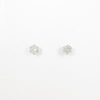 PT ソリティア ダイヤモンドピアス