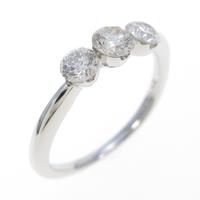 PT スリーストーン ダイヤモンドリング