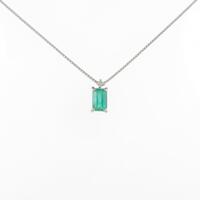 PT エメラルドネックレス