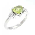K18WG ハート ペリドット リング 0.75CT