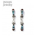 INDIAN JEWELRY 最も色彩感覚豊かな部族と呼ばれているズニ族アーティストの作品『INLAY PIERCE TEARDROP』【アメカジ・ネイティブ】IJ-025