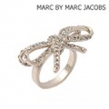 MARC BY MARC JACOBS(マークバイマークジェイコブス) アクセサリー　リング(指輪)　ビアンカ　リボン　シルバー/ブラック　M5111044