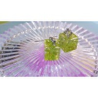 [ピアス]天然石ペリドット　キューブピアス[天然石]