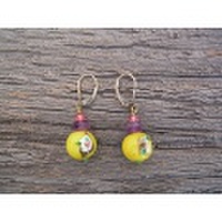 【メール便可】joli Jewelry 黄色のとんぼ玉調ヴィンテージパーツ＆半貴石のピアス（ニューヨーク）