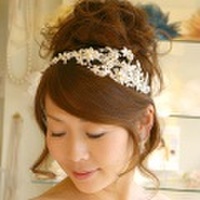 【高レビュー】【アイボリー系ドレスにぴったり】ブライダルカチューシャ B-710