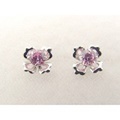 お花の形のK14WG(ホワイトゴールド)ピンクキュービックピアス [y060046]