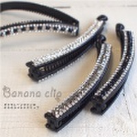 ダイヤレーンラインのキラキラバナナクリップ 〜多面にカットされたアクリルストーンとダイヤレーンがキラリ輝く♪