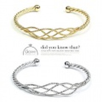 【送料無料】シンプルクロスバングル　ニッケルフリーシンプルブレスレット　ニッケルフリーバングル　大人可愛いバングル　シルバーバングル　ゴールドバングル　上品バングル　レディースバングル　レディースブレスレット　シンプルブレスレット　メタルブレスレット