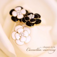 イヤリング 上品＆エレガントカメリアイヤリング　フラワーイヤリング　上品イヤリング　お花イヤリング　パールイヤリング　ラインストーンイヤリング　大人可愛いイヤリング　結婚式イヤリング　パーティーイヤリング　エレガントイヤリング