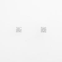 PT ソリティア ダイヤモンドピアス